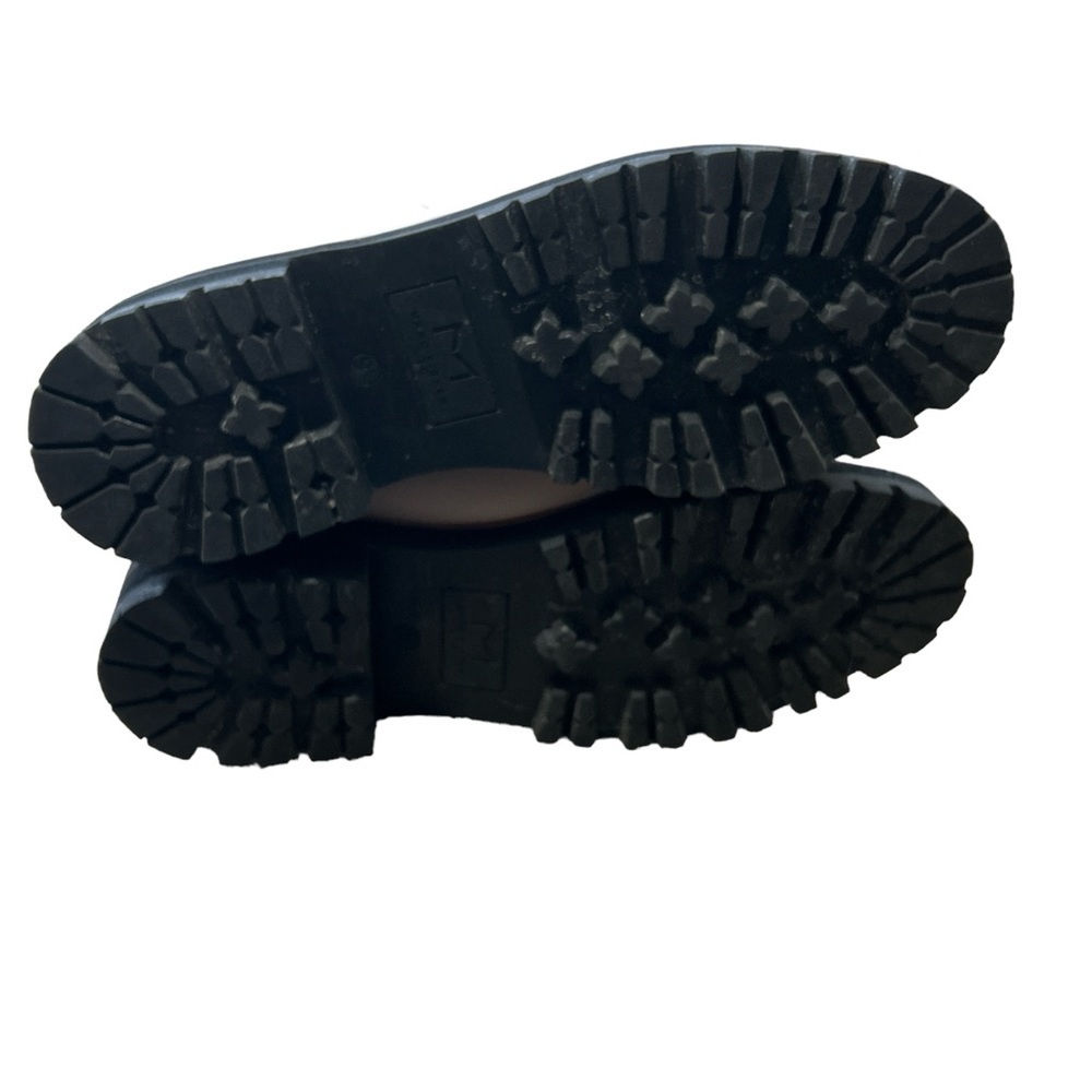 Marc Fisher LTD.
Women's Issy Hiker Boots Size 9.5 Ivory EUC in The box - Picture 3 of 8